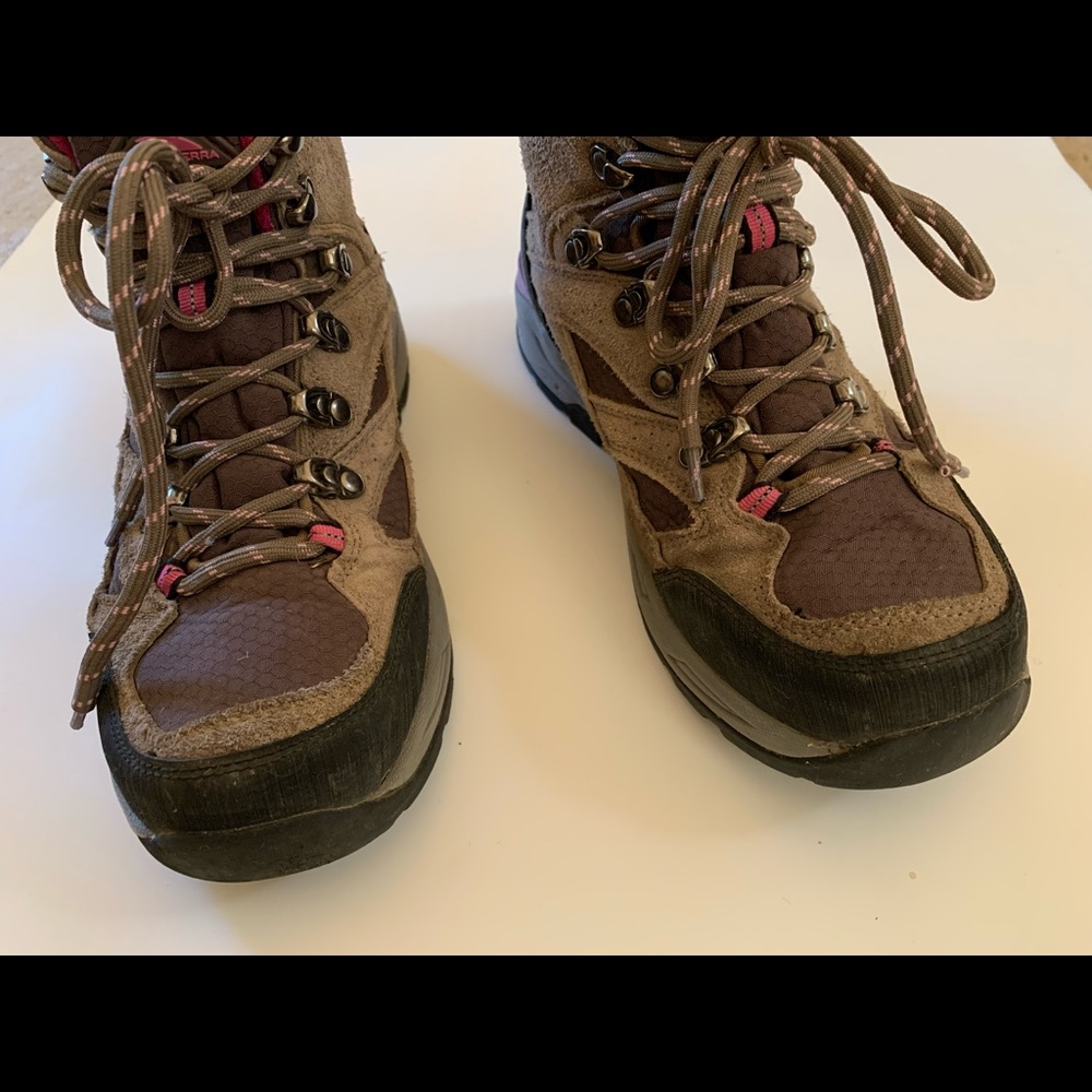 High Sierra waterproof hiking boots